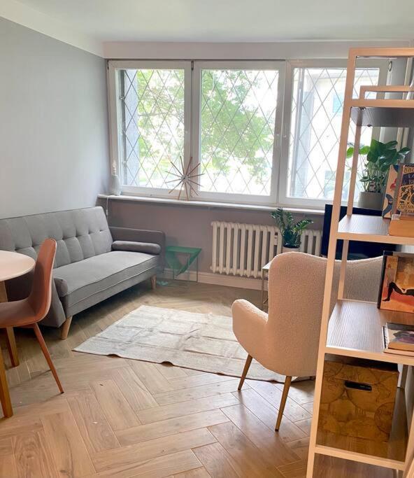 Apartment Close To Metro, 8 Minutes To Centrum And Near Airport Варшава Екстериор снимка