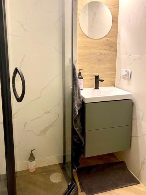 Apartment Close To Metro, 8 Minutes To Centrum And Near Airport Варшава Екстериор снимка